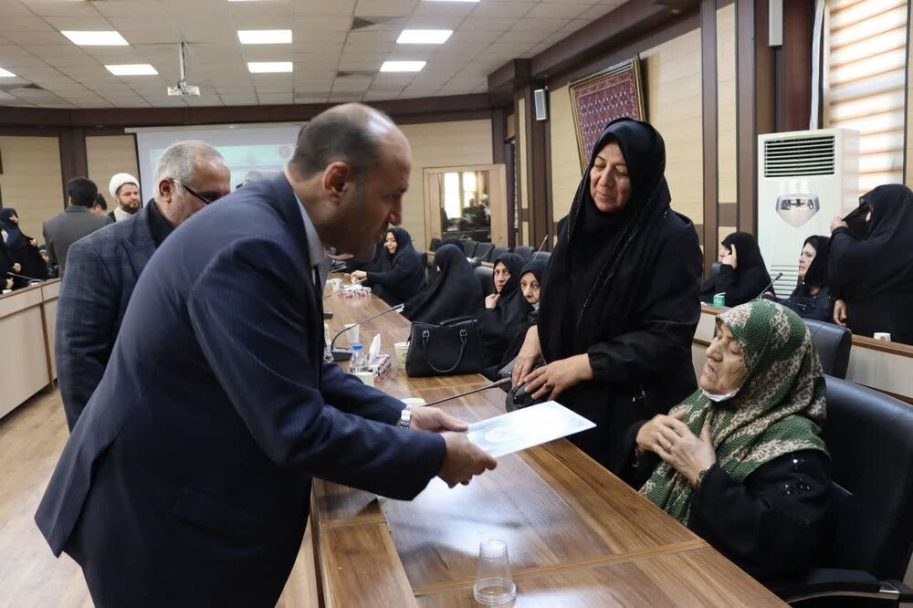 تجلیل از ۶۰ مادر و همسر شهید ورامینی در سالروز شهادت حضرت ام‌البنین(س)