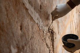 پاکسازی و ملات گذاری در نقش برجسته های «آرامگاه خشایارشا»