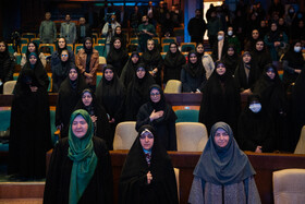 شینا انصاری، معاون رئیس‌جمهور و رئیس سازمان حفاظت محیط زیست و زهرا بهروزآذر، معاون رئیس‌جمهور در امور زنان و خانواده در آیین افتتاحیه هفته زن و تکریم مقام مادر