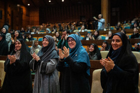 فرزانه صادق، وزیر راه و شهرسازی، فاطمه مهاجرانی، سخنگوی دولت، شینا انصاری معاون رئیس‌جمهور و رئیس سازمان حفاظت محیط زیست و  زهرا بهروزآذر، معاون رئیس‌جمهور در امور زنان و خانواده  در آیین افتتاحیه هفته زن و تکریم مقام مادر