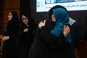 تقدیر از خانواده شهدای محیط زیست در حاشیه آیین افتتاحیه هفته زن و تکریم مقام مادر