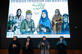 فاطمه مهاجرانی، سخنگوی دولت، شینا انصاری معاون رئیس‌جمهور و رئیس سازمان حفاظت محیط زیست، زهرا بهروزآذر، معاون رئیس‌جمهور در امور زنان و خانواده و فرزانه صادق، وزیر راه و شهرسازی در آیین افتتاحیه هفته زن و تکریم مقام مادر