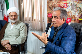 جمشید شیخ اکبری مدير عامل شركت ناوديس راه و حجت الاسلام قاسم روانبخش نماینده مردم قم در مجلس شورای اسلامی در نشست خبری پروژه آزادراه شهید سلیمانی در قم