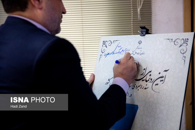 رونمایی از سند راهبردی ۱۰ ساله ثبت‌احوال/ صدور هوشمند گواهی انحصار وراثت و شناسنامه نوزادان