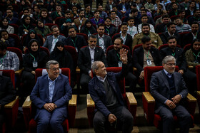  از راست حسین سیمایی‌صراف، وزیر علوم، تحقیقات و فناوری، مسعود پزشکیان، رئیس جمهور و محمدرضا ظفرقندی، وزیر بهداشت، درمان و آموزش پزشکی در مراسم گرامیداشت روز دانشجو