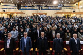 از راست حسین سیمایی‌صراف، وزیر علوم، تحقیقات و فناوری، مسعود پزشکیان، رئیس جمهور و محمدرضا ظفرقندی، وزیر بهداشت، درمان و آموزش پزشکی در مراسم گرامیداشت روز دانشجو
