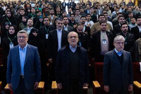 از راست حسین سیمایی‌صراف، وزیر علوم، تحقیقات و فناوری، مسعود پزشکیان، رئیس جمهور و محمدرضا ظفرقندی، وزیر بهداشت، درمان و آموزش پزشکی در مراسم گرامیداشت روز دانشجو
