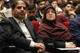 اسمائیل دهستانی معاون سشیاسی، امنیتی و اجتماعی  استاندار یزد در کنار فاطمه مهاجرانی سخنگوی دولت در آیین گرامیداشت روز دانشجو 