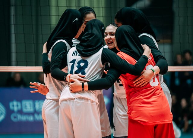 صدرنشینی دختران دانش آموز ایران در قهرمانی والیبال جهان