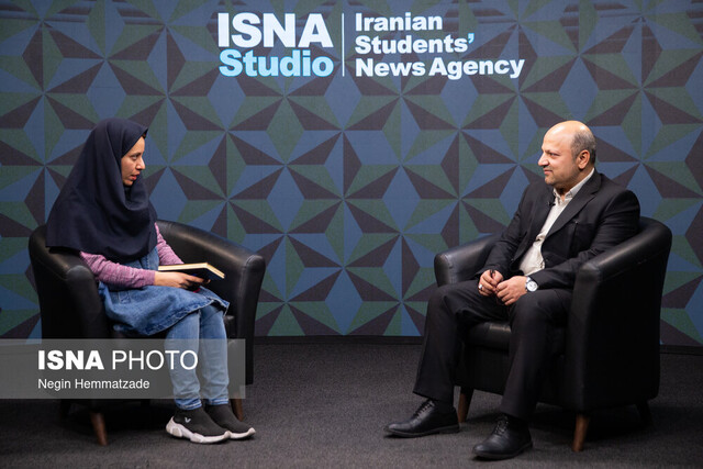 پاسخ معاون وزیر به چالش رسانه‌ها: کاغذ، اقتصاد و اینترنت خبرنگاران