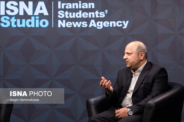 پاسخ معاون وزیر به چالش رسانه‌ها: کاغذ، اقتصاد و اینترنت خبرنگاران