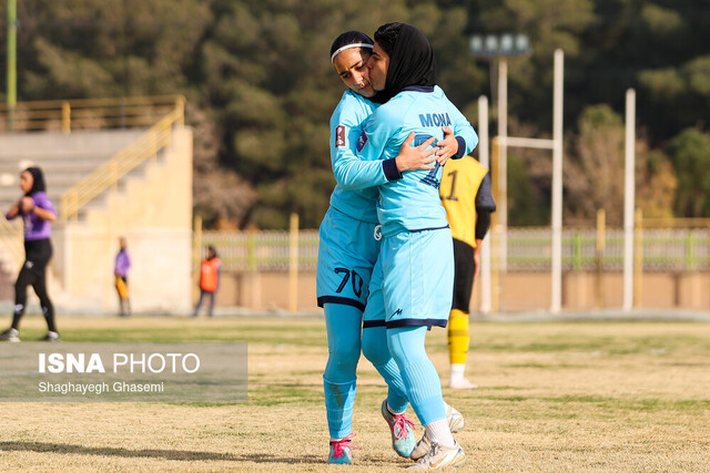 عکس آرشیوی است نتایج هفته دهم لیگ برتر فوتبال زنان/ صدر در قرق دختران بم