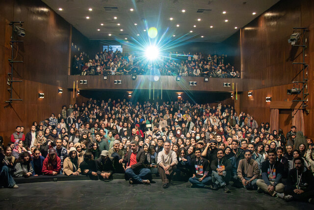 خبرهایی که در سینما و تئاتر مخابره میشود