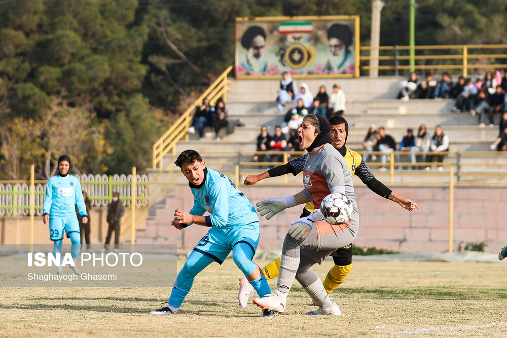 سکوت تصویری دوباره در لیگ بانوان / رسانه‌ مردانه پشت خط ورزشگاه قدس اصفهان!