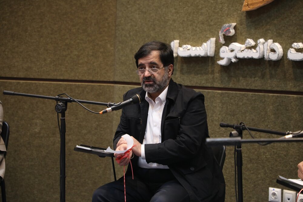 استاندار قم: دانشجویان در خط مقدم استکبار ستیزی هستند