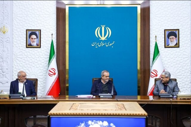 اخبار سیاسی ۱۶ آذر؛ افزایش قیمت بنزین؛ از ۲۲ آذر/تکذیب استعفای وزرا/حمایت‌های فوتبالی نمایندگان