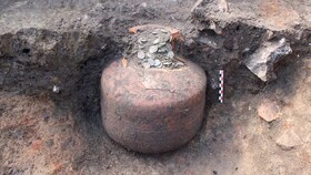 کشف قلک‌های ۱۸۰۰ساله مملو از سکه