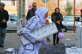 اجرای خیابانی «شب اسرار آمیز ستاره»در سی امین جشنواره بین المللی تئاتر کودک و نوجوان همدان