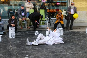 اجرای خیابانی «شب اسرار آمیز ستاره»در سی امین جشنواره بین المللی تئاتر کودک و نوجوان همدان