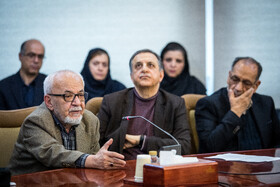 از راست- محمد سرور مولایی، محمد دبیرمقدم و حسین معصومی همدانی در مراسم تولد ۹۸ سالگی فتح الله مجتبایی