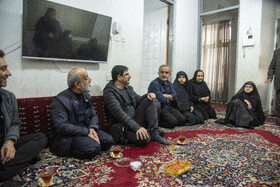 حضور «محمدعلی نادعلی‌زاده» مدیرعامل و همکاران خبرگزاری دانشجویان ایران (ایسنا)  در خانه پدری شهید «محمدحسن قریب» عکاس ایسنا 