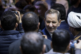 اسحاق جهانگیری در مراسم یادبود درگذشتگان خانواده معاون رییس جمهور