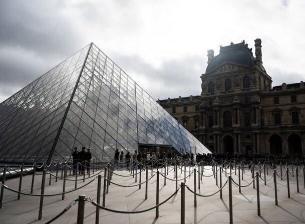 حادثه تازه در لوور