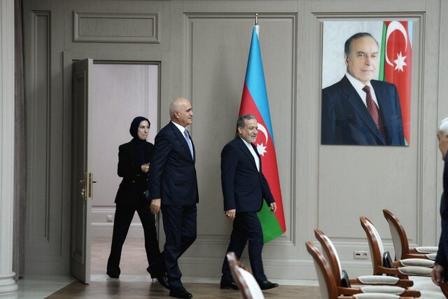 رایزنی عراقچی با معاون نخستوزیر آذربایجان ابراز اطمینان عراقچی از نتایج رایزنیها با مقامات باکو در گسترش روابط ایران و آذربایجان