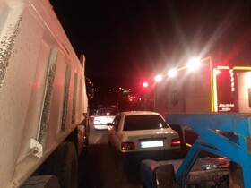 تصادف زنجیره‌ای ۱۶خودرو در بزرگراه امام علی(ع) به‌ دلیل نشت گازوئیل