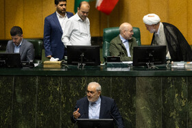 عباس علی‌آبادی، وزیر نیرو در صحن علنی مجلس - ۱۸ آذر