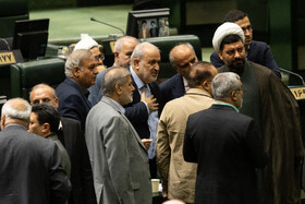 عباس علی‌آبادی، وزیر نیرو در صحن علنی مجلس - ۱۸ آذر