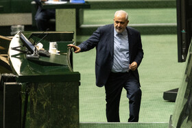 عباس علی‌آبادی، وزیر نیرو در صحن علنی مجلس - ۱۸ آذر