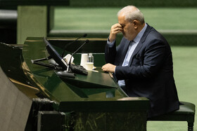 عباس علی‌آبادی، وزیر نیرو در صحن علنی مجلس - ۱۸ آذر