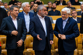 محمدرضا عارف، معاون اول رئیس‌جمهور و علی نیک‌زاد، نایب رئیس مجلس در جشنواره ارتقاء شفافیت و رفع موقعیت های تعارض منافع