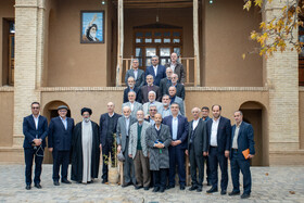 بازدید استانداران ادوار استان مرکزی از خانه تاریخی امام خمینی (ره) در خمین