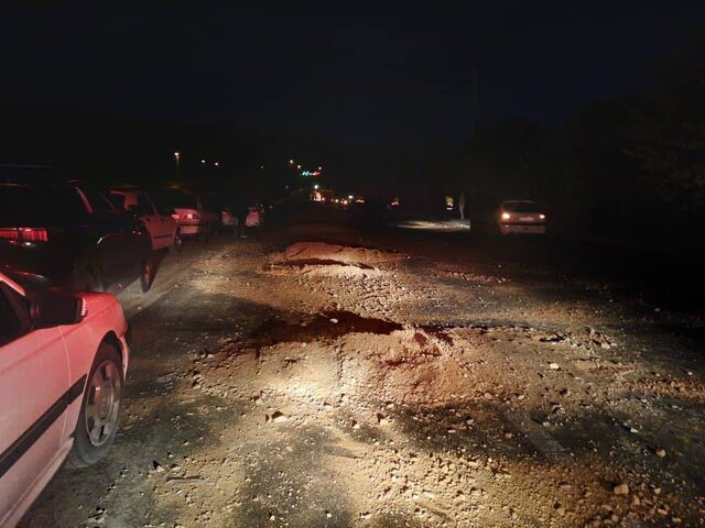 تصادف زنجیره‌ای ۱۶خودرو در بزرگراه امام علی(ع) به‌ دلیل نشت گازوئیل