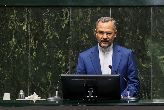نماینده بابل: دولت برای ترمیم حقوق کارکنان اقدام فوری انجام دهد