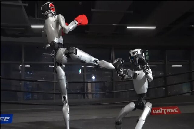 مبارزه یک ربات انساننما با سازندهاش!