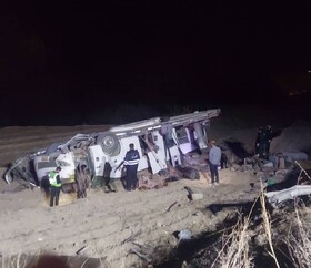 واژگونی یک دستگاه اتوبوس در محور «یاسوج به اصفهان» با ۱۳ مصدوم