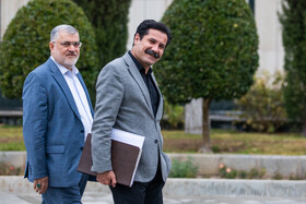 عبدالکریم حسین‌زاده، معاون رئیس‌جمهور در امور توسعه روستایی و مناطق محروم و محمد صادق معتمدیان، استاندار تهران در حاشیه جلسه هیات دولت - ۱۹ آذر