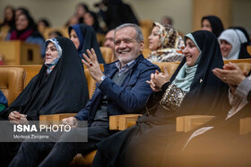 پزشکیان: زنان هدایت‌گر رفتارهای فرزندان و همسران خود هستند