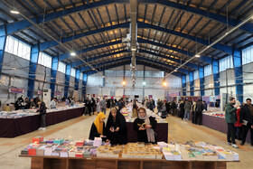 استقبال مردم از نمایشگاه کتاب کرمانشاه