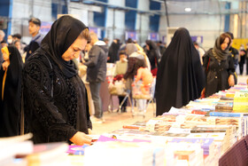 استقبال مردم از نمایشگاه کتاب کرمانشاه