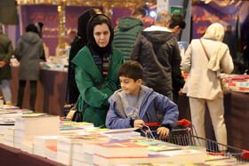 استقبال مردم از نمایشگاه کتاب کرمانشاه