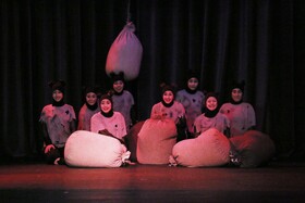 اجرای نمایش جلسه موش‌ها از کشور ارمنستان در جشنواره بین‌المللی تئاتر کودک و نوجوان همدان