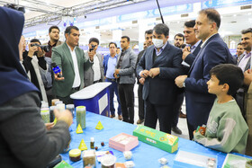  بازدید محمد علی طالبی،استاندار از  نمایشگاه هفته پژوهش و فناوری استان کرمان