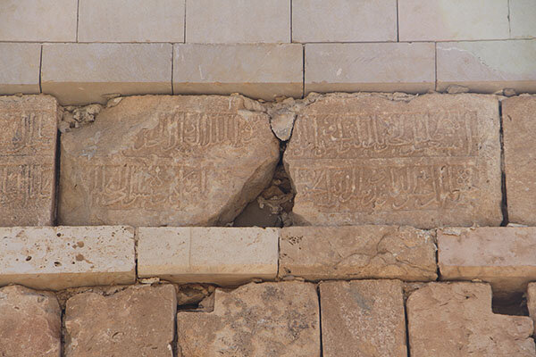 خراب‌کاری در آرامگاهِ فیلسوف ساسانی! + عکس