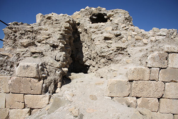 خراب‌کاری در آرامگاهِ فیلسوف ساسانی! + عکس