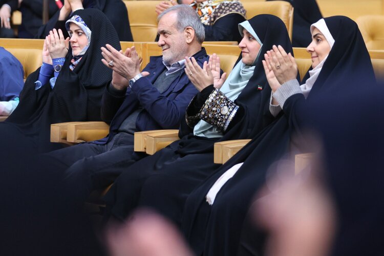 پزشکیان: زنان هدایتگر رفتارهای فرزندان و همسران خود هستند