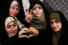 دیدار هزاران نفر از مداحان و ستایشگران اهل بیت(ع) با مقام معظم رهبری